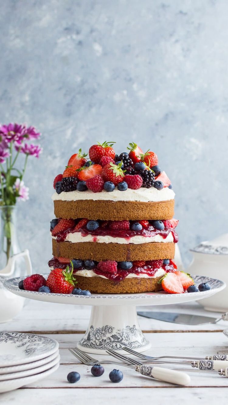 Torta con frutos rojos